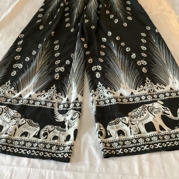 ELEGANT PALAZZO PANTS  ( Size: Large-X-Large) PREOWNED - Picture 7 of 7